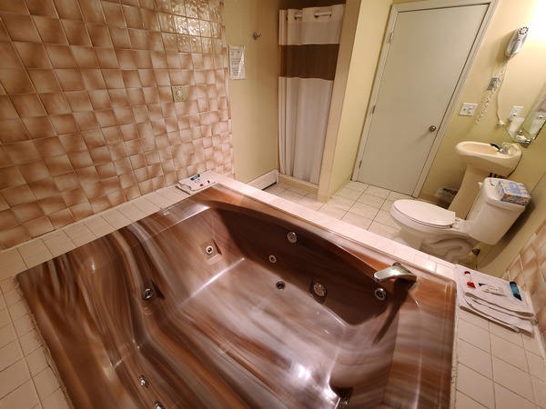King Jacuzzi Suite - Non-Smoking Photo 3